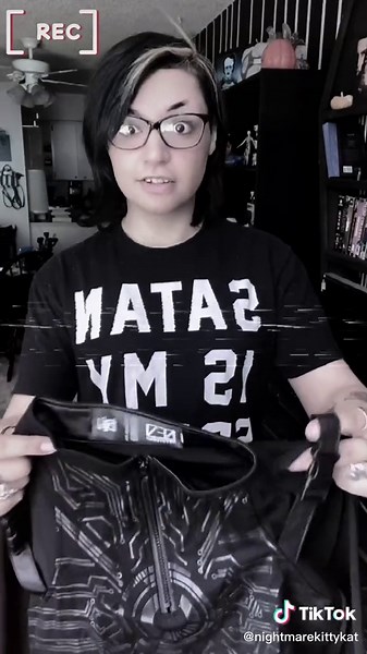 Exploring the Techwear Aesthetic: A 90s Revival