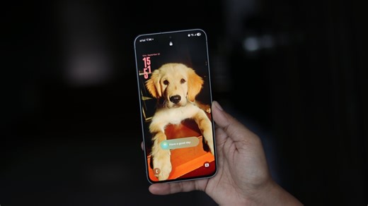 One UI 8.5 makes the adaptive lock screen clock even better!