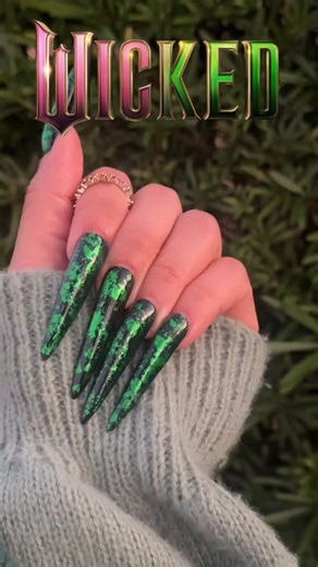 Hazey Nails | 𝐖𝐢𝐜𝐤𝐞𝐝 𝐍𝐚𝐢𝐥𝐬 💚✨ In honor of the Wicked For Good movie coming out this week, I decided to upload the copycat Elphaba nails I did last year... | Instagram