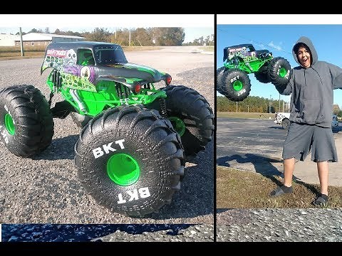 FINALLY! A "Walmart" RC Worth Buying! Monster Jam Mega Grave Digger Review