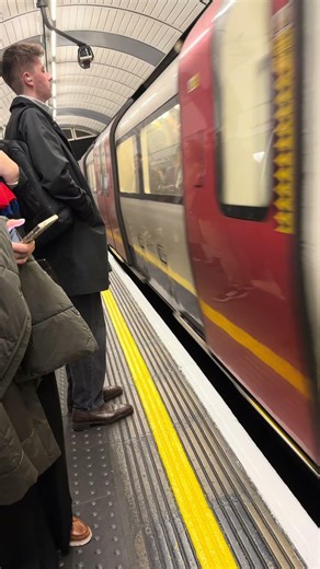 Waiting for the Jubilee Line 🚇 | London Underground Vibes