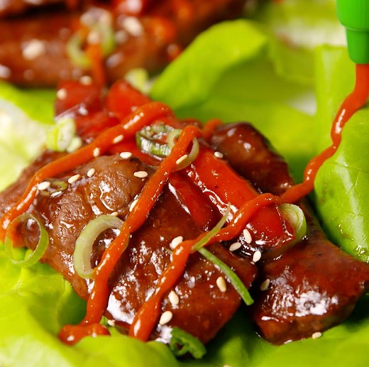 Hungry? This hibachi steak is all you need right now. Full recipe: http://dlsh.it/S6BybqG | Delish