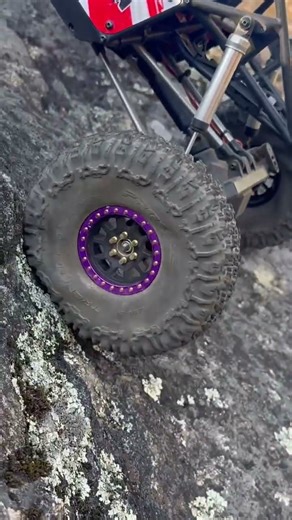 2.2 x 5.75 proline trenchers put to work on the 1/8 axial gilamon