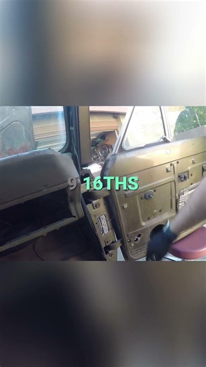 Removing doors on scout II for fender install. #internationalscout #scoutii #internationalharvester