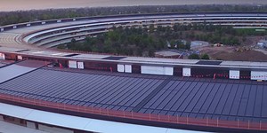 So sieht das Steve Jobs Theater von Innen aus: Hier steigt am Dienstag die Apple Keynote! Luftaufnahmen des Apple Parks könnt ihr hier bewundern: https://tr.im/1WAVc | Apple Curved