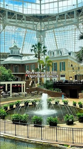 Nashville bucket list: spend a day at the Gaylord Opryland Resort! ✨