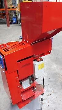 P80 nutcracker with Feeder "Zufi"