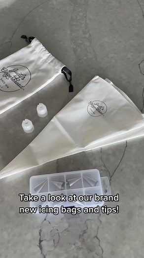 Gingerbread Icing Bags & Tips Set