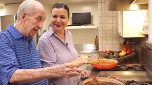 Hoy te voy a enseñar a preparar estos deliciosos FRIJOLES NEGROS GUISADOS 😋 como los prepara mi tío Javier Rangel. Estos frijoles los puedes usar de diferentes maneras, pero pendiente porque en estos días te pasaré la receta de unos deliciosos CHILAQUILES que también son receta de mi tío 😉 | Cocinar y Gozar