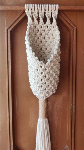 Macrame Plant Hanger #macrame #macramedesign #macrameprojects #macrameplanter #macrameplanthanger