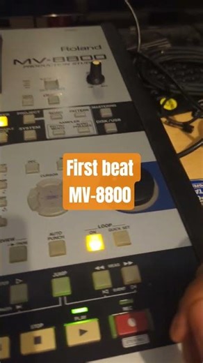 Introducing the Roland MV8800 #roland #mv #8000 #8800 #beatmaking #hiphop #jdilla #makingbeats