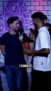 Ele fez 3 cantadas dela no palco do stand-up do Caio Morelli