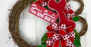 How to make an Adorable Dog Paw Wreath For the Holidays
