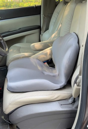If you back hurts while driving #seatcushion #backpain #lumbar #memoryfoam #office