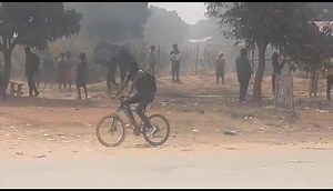 Warning to our sensitive viewers; These images you are about to see are too graphic and maybe disturbing to sensitive viewers. Viewer discretion is advised.... Angry mob burns to death a business man of Mumbwa known as Dora 1, a security guard of another business tycoon known as Yakaipa in Connection with the alleged gruesome killings of two people in Mumbwa town. Details in our main News | Astro Television Zambia