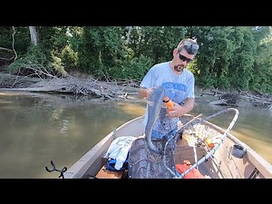 Jug Fishing the Mississippi River for Summertime Catfish!