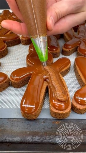 Pastry.Academy.Of.Elite on Instagram: "The Gingerbread Man Cake by Chef @amauryguichon"