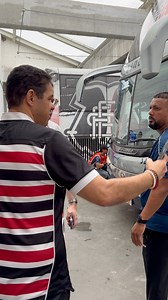 ELENCO TRICOLOR JÁ NA ARENA DE PERNAMBUCO! 🐍🇾🇪🔥 O Santa Cruz já está no palco da grande final da Série D! Às 17h, a Cobra Coral encara o Barra no jogo de ida em busca do título da competição! 💪⚽️ | Federação Pernambucana de Futebol