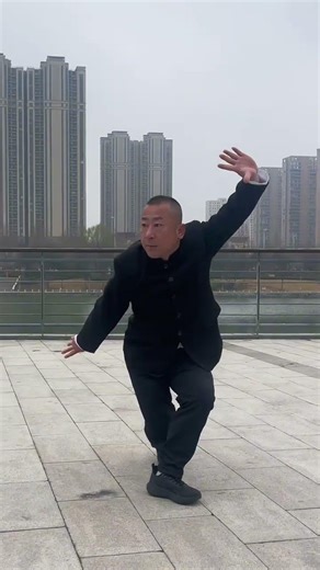 Epic Door Obstacle: Elbow Through Hands in Intangible Art Showdown