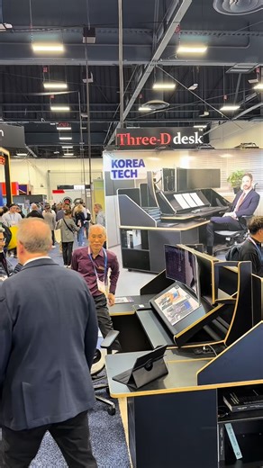 🖥️ Three D Desk at CES 2026 🔥 Next-level workspace upgrade ⚡ Dynamic height, clean routing, premium build ✨ Designed for creators, gamers, and pro setups @threeddesk This isn’t a desk — it’s the backbone of your entire battlestation 👀 👇 Standing or sitting first? Tell me your grind style. 💾 Save this ❤️ Like it 📤 Share it with someone who needs a real setup #TechJamo #CES2026 #DeskSetup #WorkstationGoals #ProductivityGear | Justin Jamo