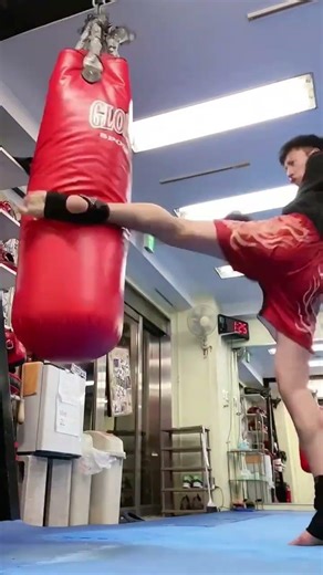 【キックボクシング】本気のサンドバッグ練習｜パンチとミドルキックの強化！