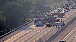 Crash blocks all lanes on Gene Snyder Freeway in Louisville