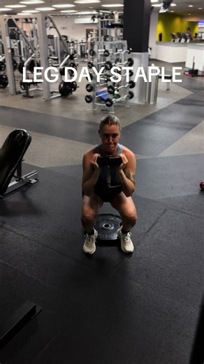 Another exercise to add to your quad focused lower body day 🦵👌 Adding the plate (or wedges) under your heels allows for more engagement of the quads. Hold the DB close to your body to keep your back in a neutral position & watch for knee knocking ‼️ save this for your next leg day! ➡️ #fyp #gymtok #strongwomen #womenwholift #legday