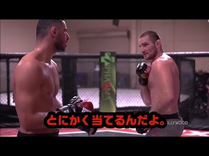 打撃を指導するショーン・ストリックランド