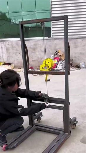 He Built a Manual Forklift From SCRATCH… And It Actually WORKS 😳🛠️