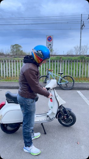 78K views · 913 reactions | Cambiato parafango originale con quello piccolo di ferro alla Vespa Hp, secondo me a livello estetico é anche migliorata, che ne pensate voi? Dopo il discorso non poteva mancare un’impennata. Ciao #vespahp #vespafreestyle #parmakit #dellortomotorsport #70shelmets #blackbirdracing #cifricambi #nuovamazzucchelli #heidenaureifen #siem #grabor #ufoplast | Nicola L'Impennatore | Facebook