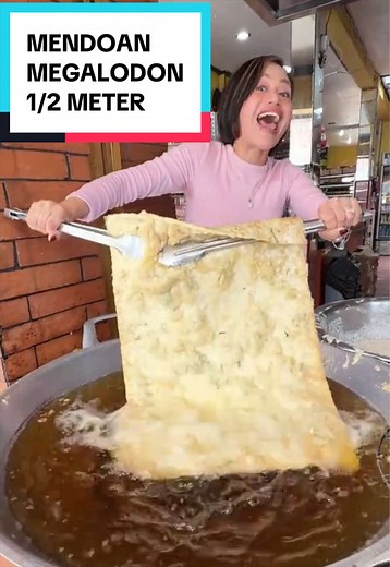 Mukbang Tempe Mendoan Megalodon Purwokerto