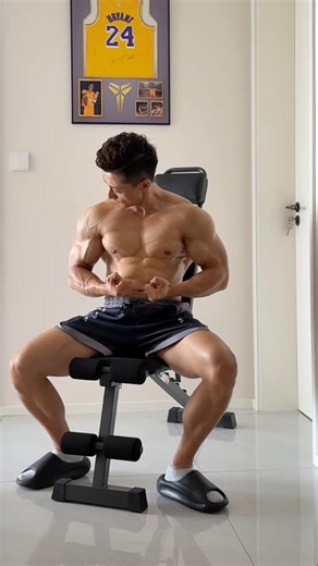 Dumbbell Bench से घर पर बनाओ Chest & Shoulders का Beast Mode! 💪🔥 #fullbodyworkout #viral #shorts