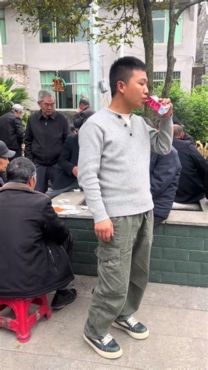#PasserbyPerspective #FunnyVideo #LaughEveryTimeYouWatchIt