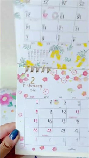 【2026カレンダー発売】ホールマーク様より壁掛けと卓上の2種類のカレンダーが登場！！オンラインや百貨店文具売り場、ロフトやハンズなどでもお買い求めいただけます♪