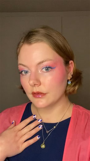 Kitty on Instagram: "I saw this look IN REAL LIFE when @zaralarsson performed in London so I had to recreate it!! Midnight Sun has one of my fave ever tour aesthetics and @sophiasinot is such an essential part of that!! Truly a never ending midnight sun 🌞 - @sugarpill pink capsule palette for pink shade and Tako single shadow - @glisten_cosmetics Blue spectra pencil and Opal chroma gloss - @madebymitchell Graph Ink eyeliner in Blues Clues - @pixibeauty @hellokitty Chrome Glow palette - @fentybe