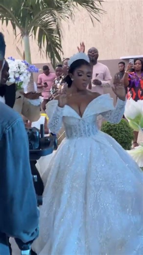 A beautiful bride showing her husband steps. #wedding #dance #love