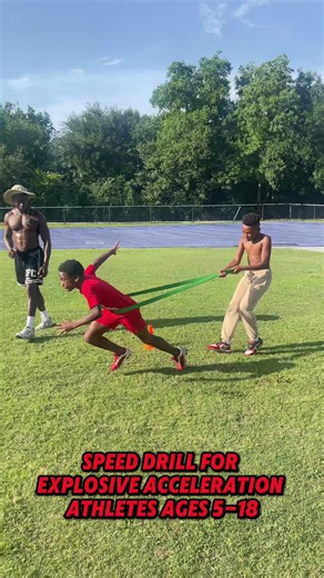 Banded hand-knee sprints = EXPLOSIVE first step power! 🚀 This drill builds: ⚡ Lightning-fast acceleration 💪 Proper sprint mechanics 🔥 Game-changing speed The resistance forces them to work HARDER, so when you take the band off… they feel like they’re flying! ✈️Want 3-5 MORE explosive drills? 👆 LINK IN BIO before competitors learn these secrets! #BandedSprints #ExplosiveSpeed #YouthTraining