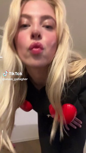 Anaïs (@anais_gallagher)’s videos with Just A Girl - No Doubt