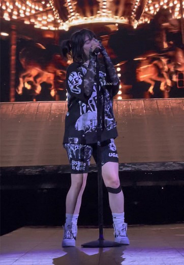 Billie Eilish Concert Moments: Halley's Comet Performance