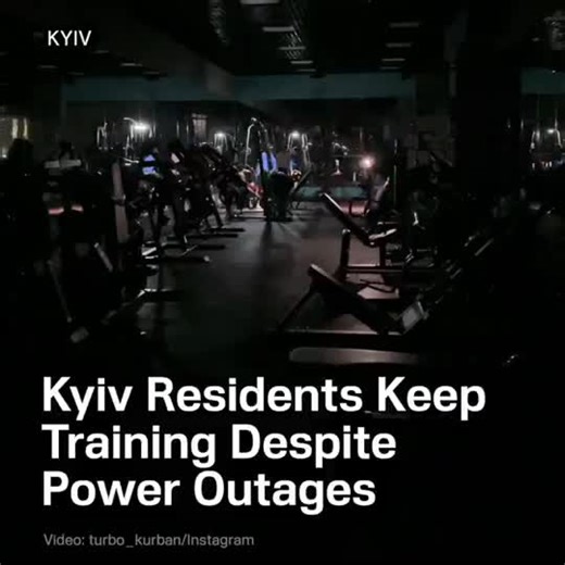 Ukranians workout in the gym in darkness! #IStandWithUkraine💙💛🇺🇦 #UkraineRussiaWar #ForYou #SlavaUkraini #Ukraine