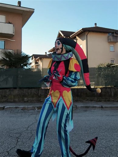 Don't pay attention to the flashing sky haha #fizzarolli #fizzarollicosplay #helluvaboss #cosplay #trend