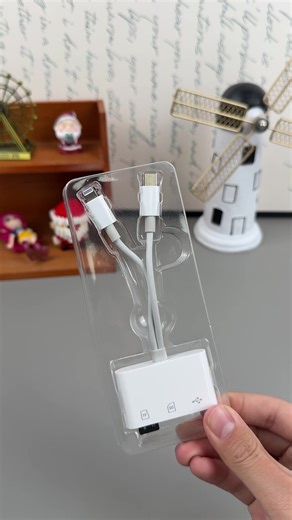 No more storage issues!Transfer Files in Seconds – Portable SD Card Reader!#SDCardReader #TypeCReader #USBCardReader #PlugAndPlayGadget #OfficeEssentialsUK