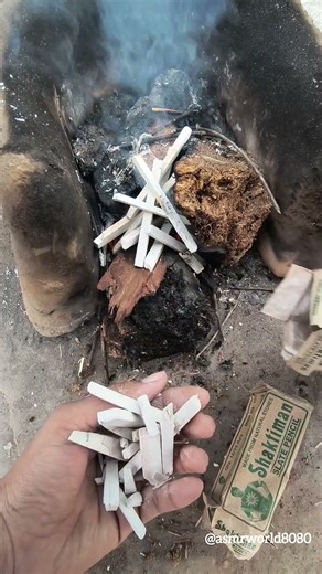 Roasting, 2 boxes of slate pencil | ASMR World | #slatepencil #oddlysatisfying #slatepencileating