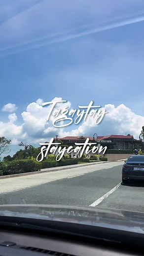 Experience a Luxurious Stay and Breathtaking Views at Twin Lakes Hotel