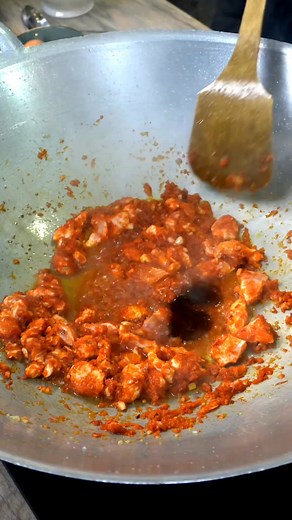 537K views · 8.6K reactions | Untung betul tetamu kita dapat rasa mee goreng Kak Zaidah masak secara live menggunakan Kicap Mee Kak Zaidah Cuba teka apa komen tetamu kita lepas rasa mee goreng kak zaidah ?來 Boleh wasap admin sales Kak Zaidah di nombor bawah ni ya, kami pos terus dari HQ Kak Zaidah ☎️ 011-11204733 (Admin Rahayu) https://wasap.my/601111204733/KicapMeeFB | Zaidah Ibrahim | Facebook