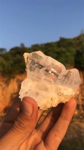 Natural Aesthetic and uniquely terminated Faden Quartz crystal specimen. . Origin: Waziristan, Pakistan. Weight: 117 Grams. Price: $38 Shipping: $20 USA and $10 Worldwide. PayPal/WU/Bank-Transfer Accepted. Interested buyers can DM or visit our eBay store here: https://www.ebay.com/usr/heela.minerals . . . . #lapislazuli #quartz #quartzcrystal #crystals #crystalhealing #usareels #usa #UK #france #australia #germany #italy #denver #tourmaline #gemstones | Heela Minerals