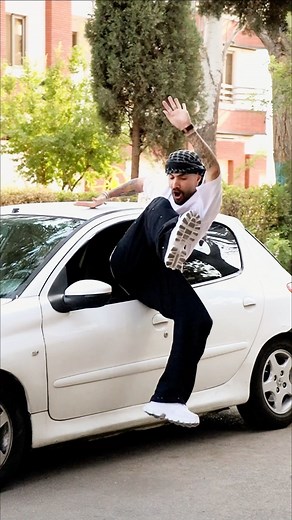 Milad Hamedani 🪐 on Instagram‎: "آهای آهای خانوم خوشگله!اونی که زیر پا گذاشتی دِله😀🤷‍♂️"‎