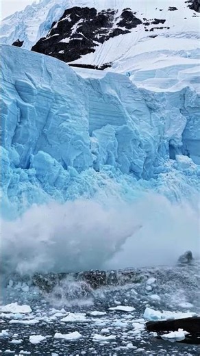 Wait For The Wave... 🌊❄️ Massive Iceberg Collapse #scary #marinemystery #monsterwaves #titanic