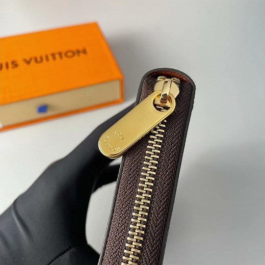 Louis Vuitton Zippy Wallet: A Symphony of Elegance and Practicality