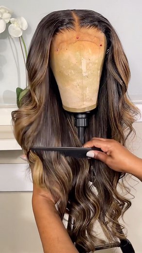Keeva E. | Quick chunky highlight tutorial Wig - @keni.hair Toner Formula: @Matrix Tonal Control 7na + 8vg + 9v (equal parts) with 10vol... | Instagram